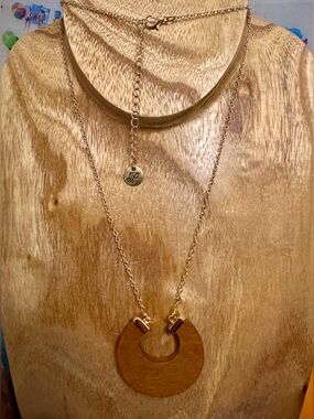 Plunder Kerrington Wooden Pendant Necklace Gold Tone New in Box + Pouch